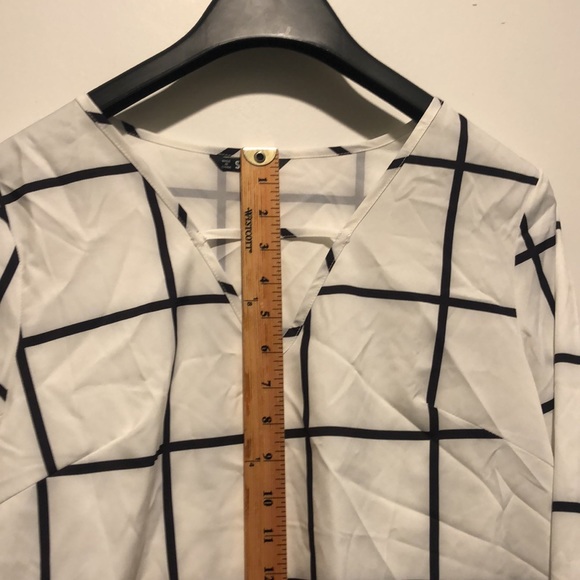 Shein medium top. - Picture 3 of 12